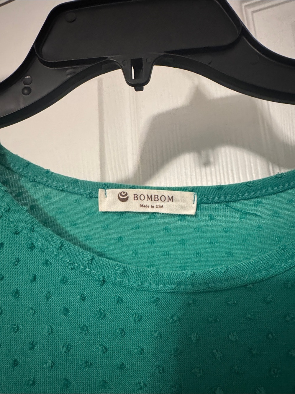 Bombom Made in USA Women’s Textured Flutter Sleeve Green Top - Picture 2 of 6